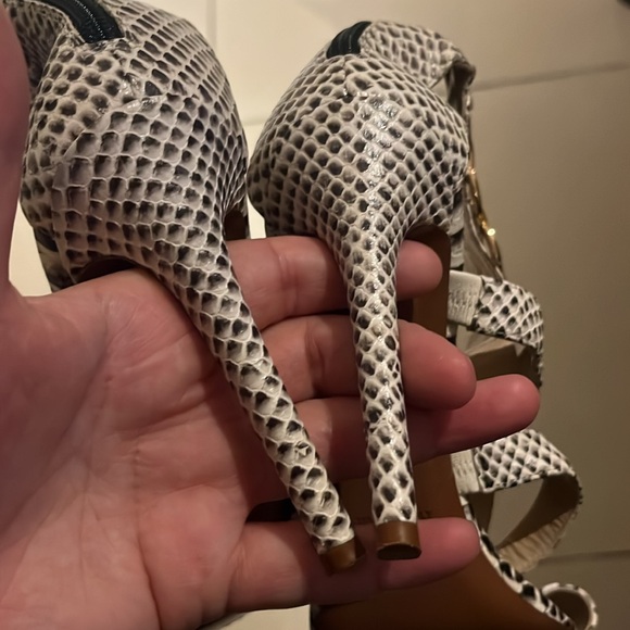 Diane von Furstenberg Snakeskin Chain Heels -size 9 - great used condition- 🤩 - Picture 6 of 14